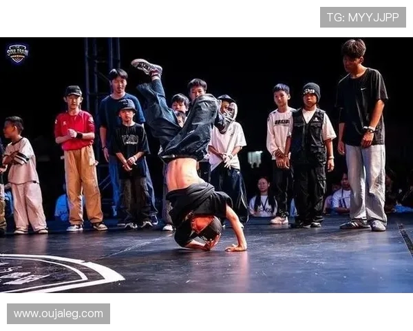 街舞热潮下的心理战：深入成都街舞队员的内心世界与成长之路